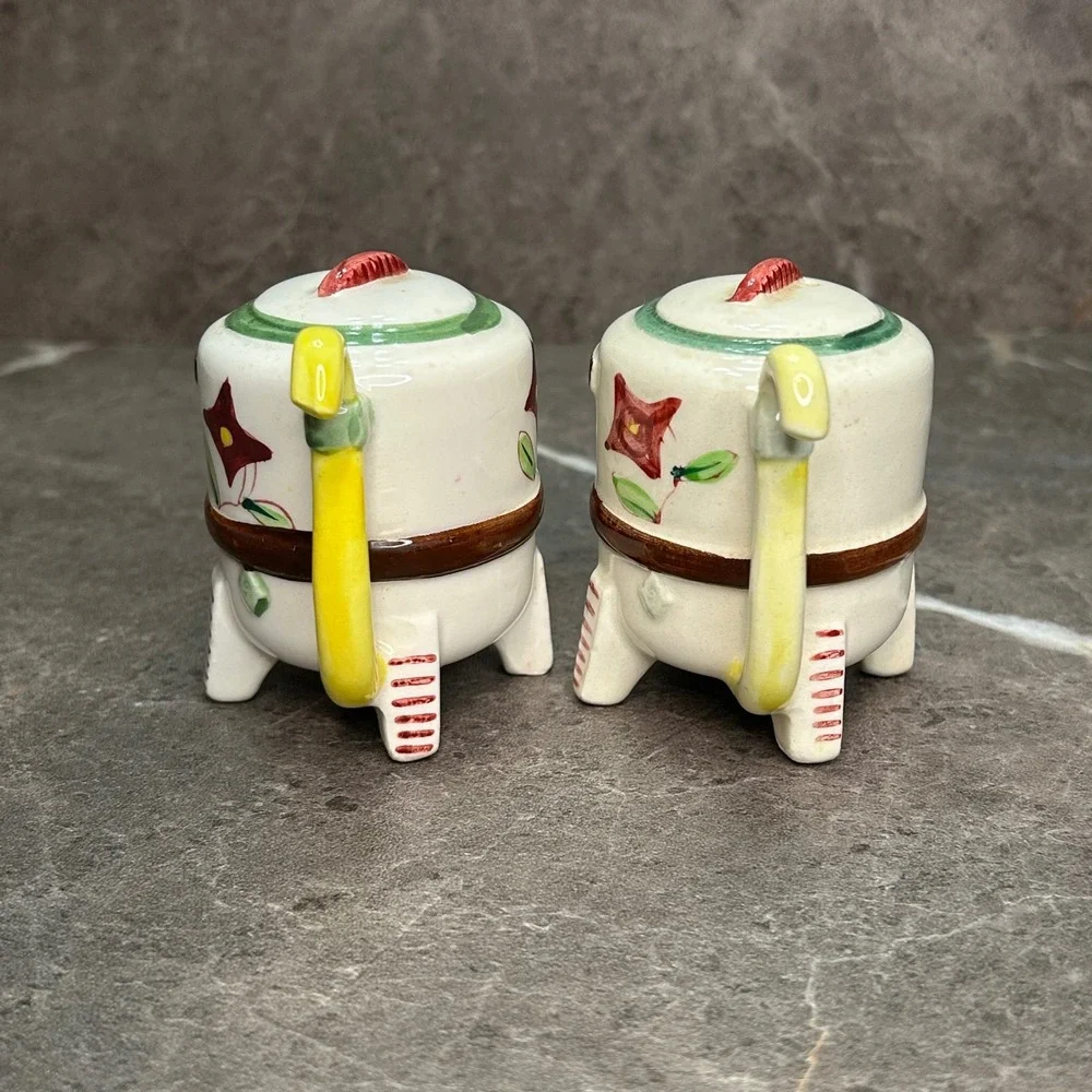 Vintage Washing Machine Salt and Pepper Shakers Hand Painted Ceramic Japan SP89